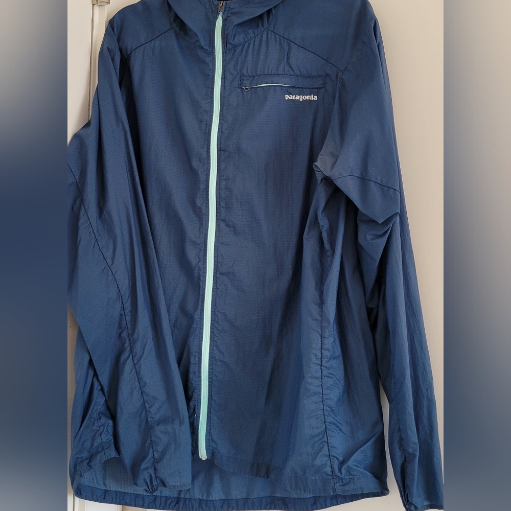 Patagonia Men's Houdini Blue Windbreaker with Hood And Aqua Zipper XL